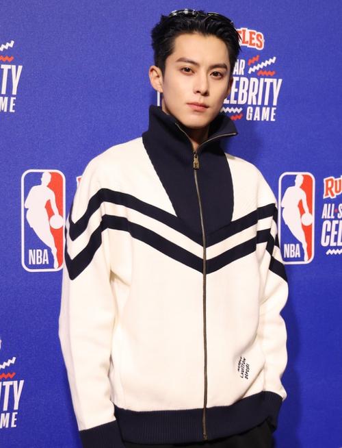 体育与娱乐圈 女篮女足今晚冲冠 王鹤棣NBA全明星赛致敬詹姆斯